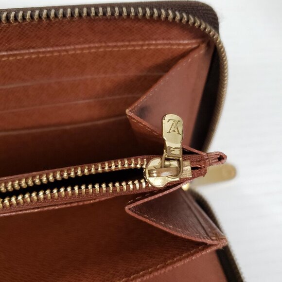 Louis Vuitton Wallet Organizer, Passport & Check Holder Monogram 300-101025 - Picture 14 of 16